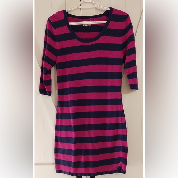 Levi’s sweater and dress - Picture 2 of 4